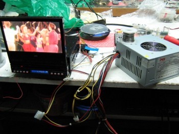 1.dvd player za automobil.jpg