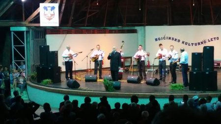 koncert Zvonka Bogdana u Bojčinskoj šumi večeras.JPG